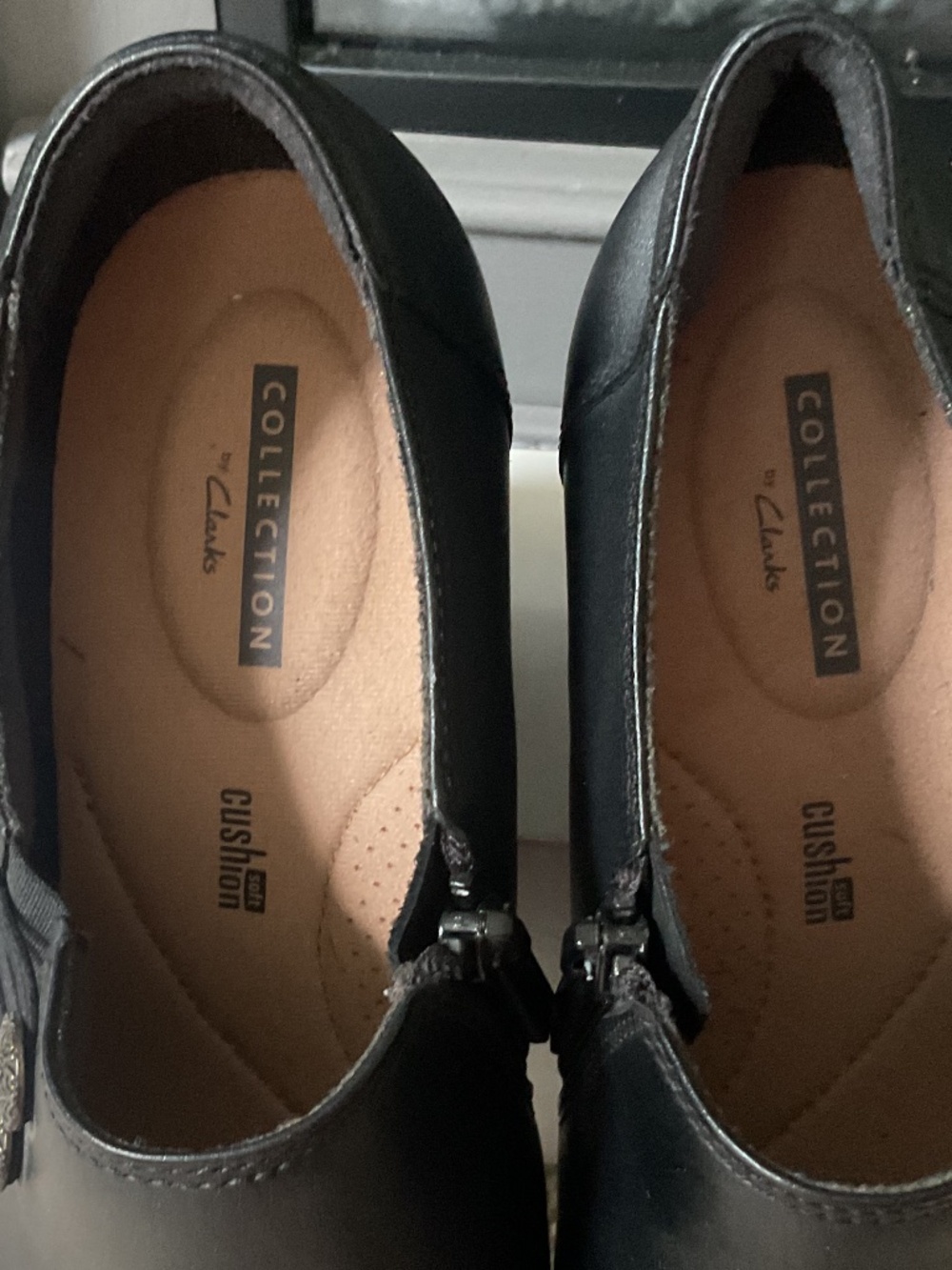 Black Clark’s Leather Preppy Comfort Minimalist Ankle Booties size 8.5 M - Picture 6 of 13